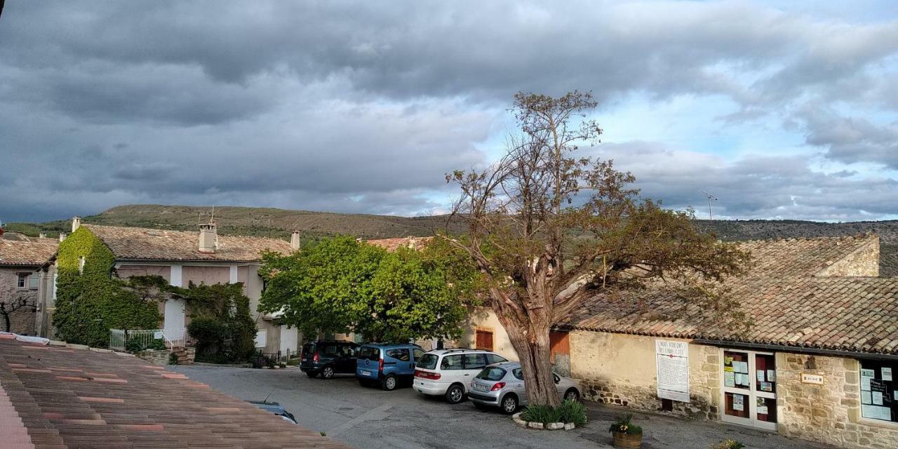 Auberge Le Lupin Blanc Revest-des-Brousses Exterior foto